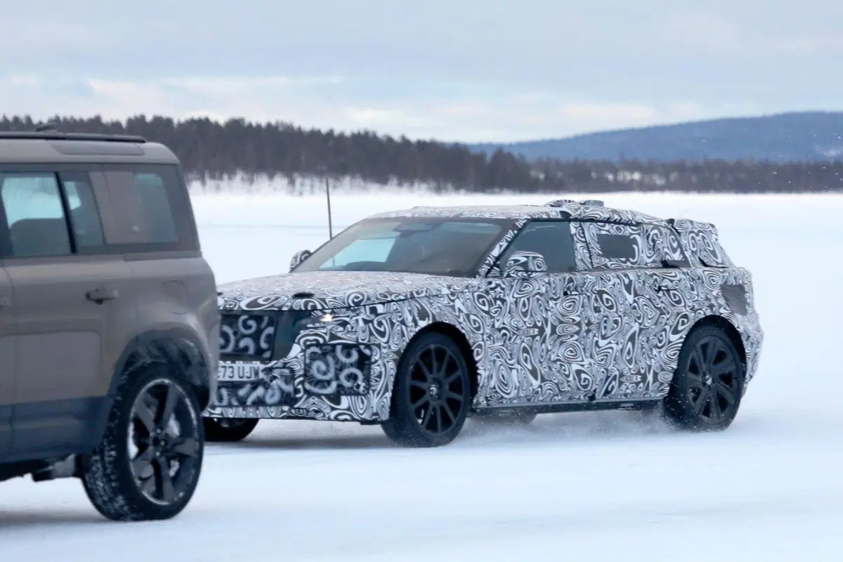 Range Rover, ecco la prima elettrica in fase di test [Foto Spia] (7)