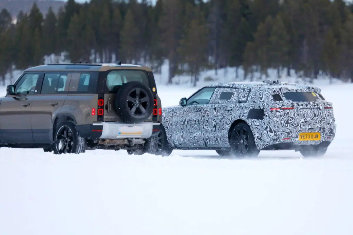 Range Rover, ecco la prima elettrica in fase di test [Foto Spia] (8)