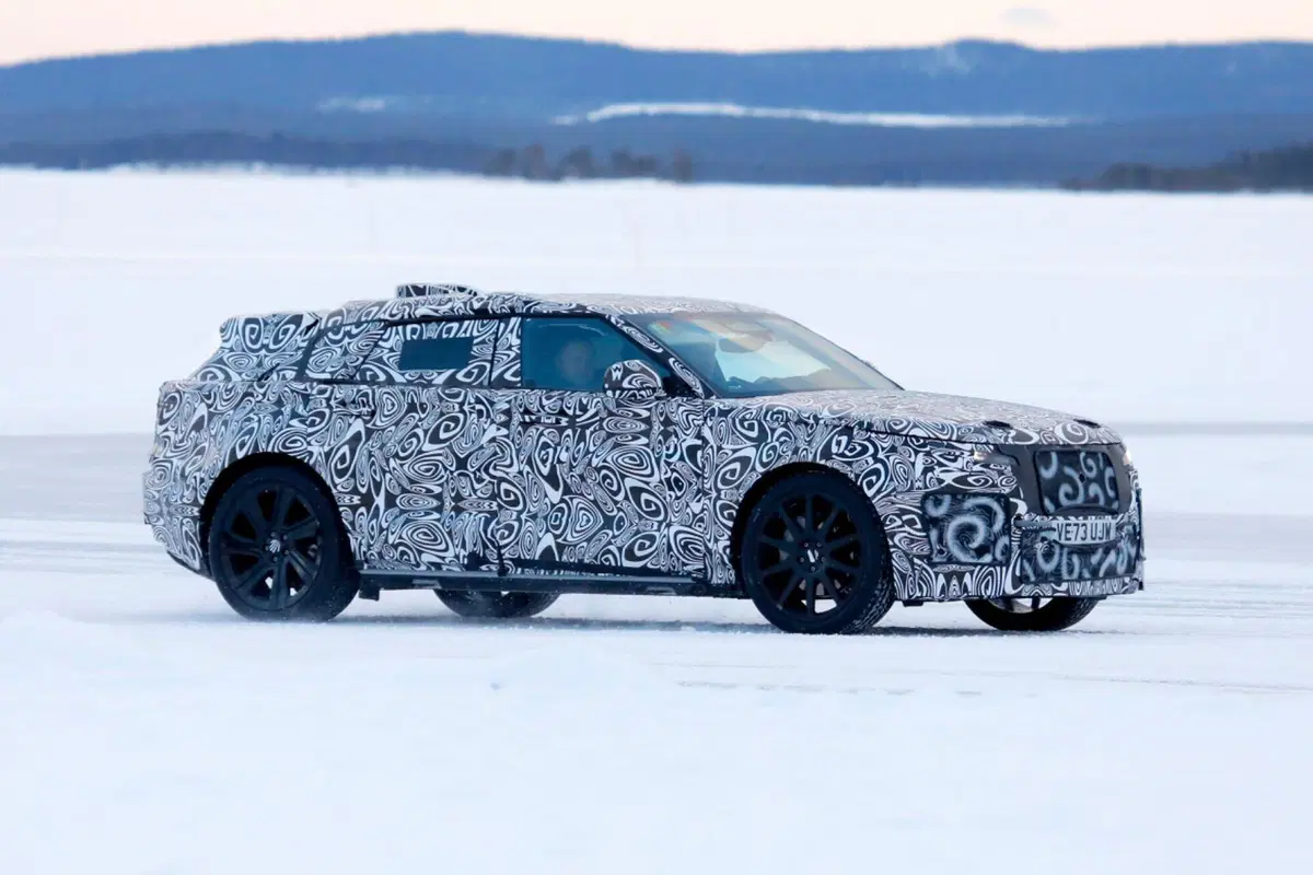 Range Rover, ecco la prima elettrica in fase di test [Foto Spia] (9)
