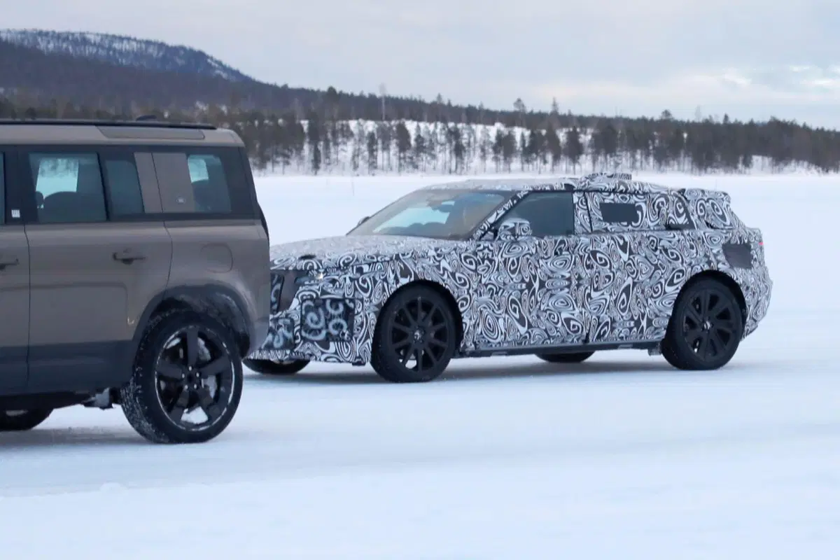 Range Rover, ecco la prima elettrica in fase di test [Foto Spia] (10)