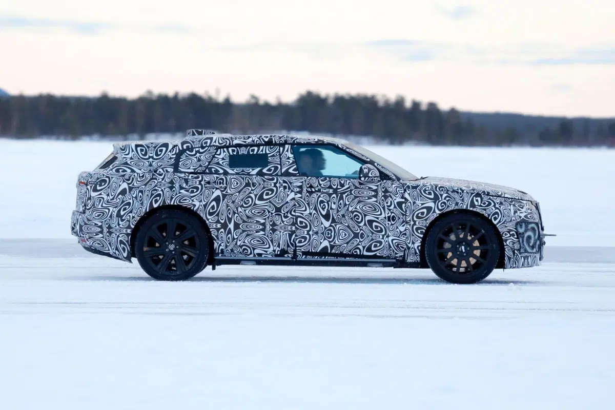 Range Rover, ecco la prima elettrica in fase di test [Foto Spia] (11)