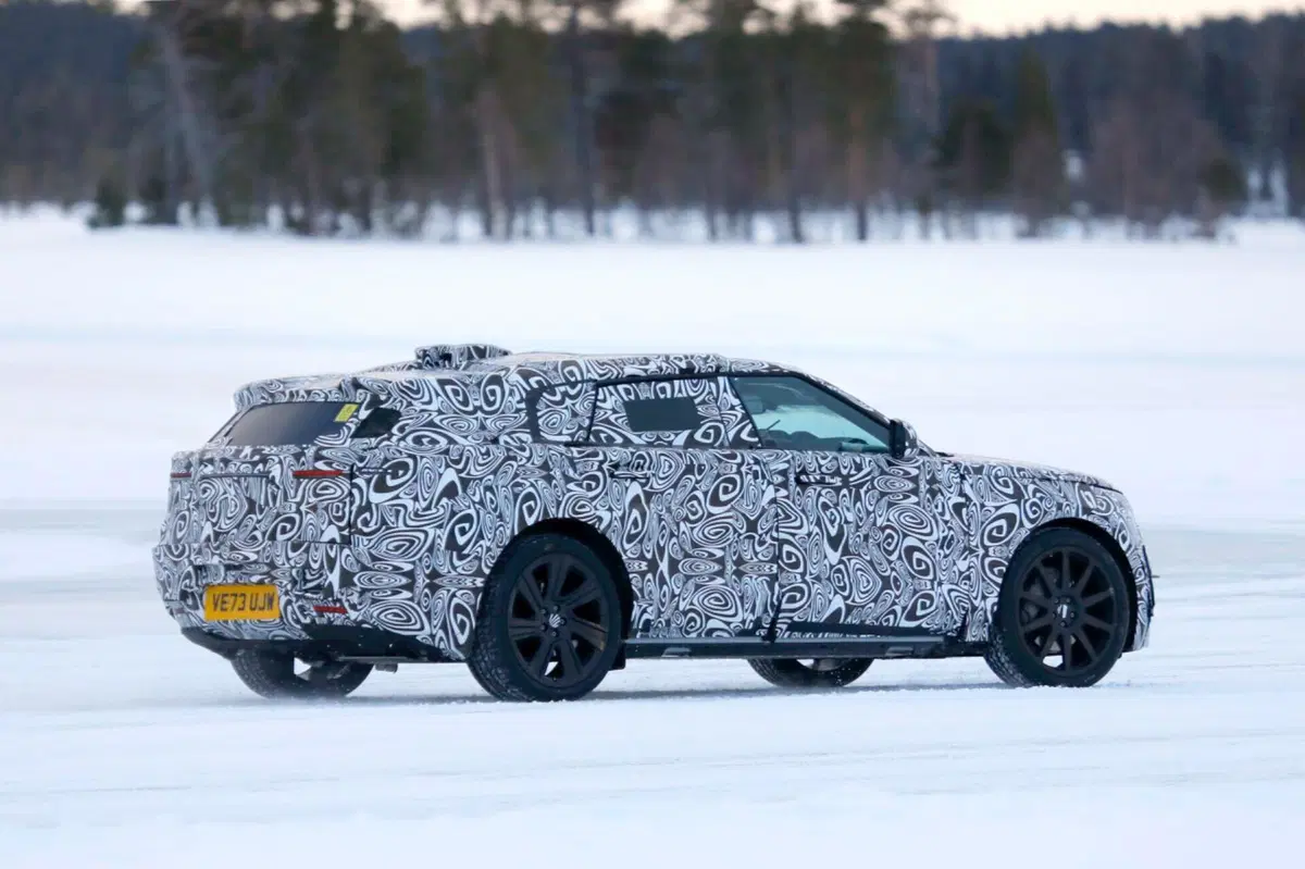 Range Rover, ecco la prima elettrica in fase di test [Foto Spia] (12)