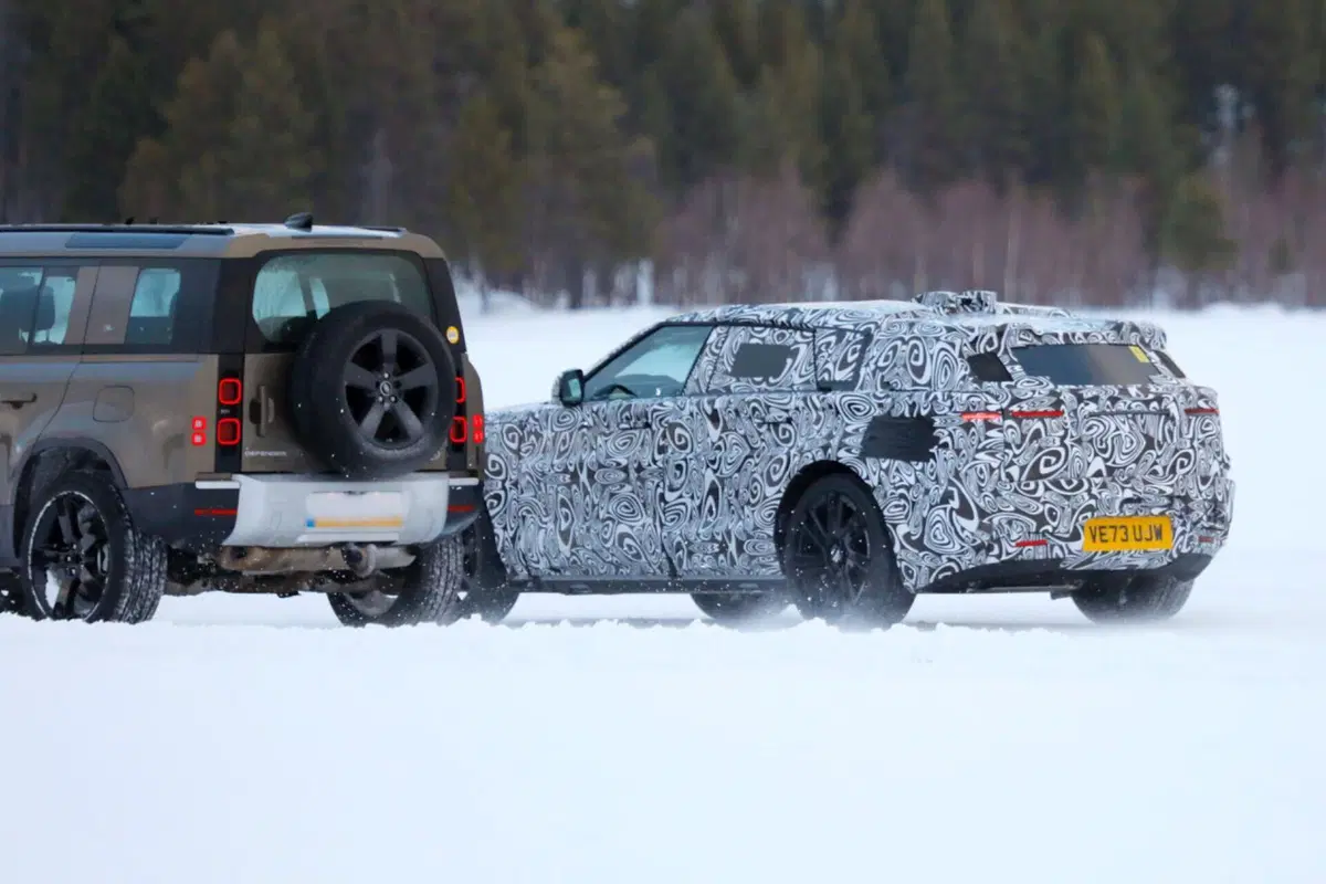 Range Rover, ecco la prima elettrica in fase di test [Foto Spia] (16)