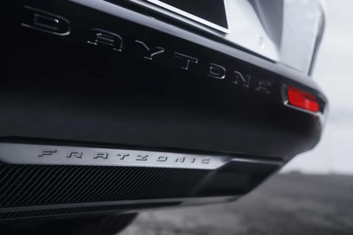 Dodge Charger Daytona EV: la prima muscle car a batterie (ma c'è anche a benzina)   (6)