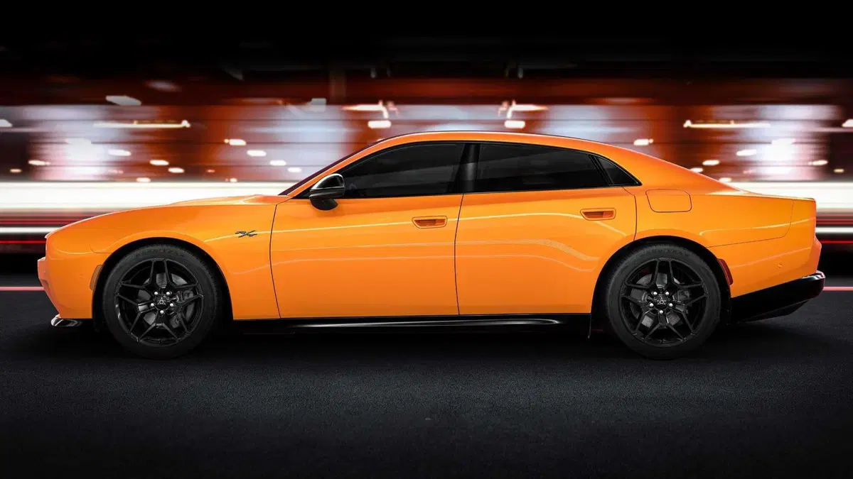 Dodge Charger Daytona EV: la prima muscle car a batterie (ma c'è anche a benzina)   (11)