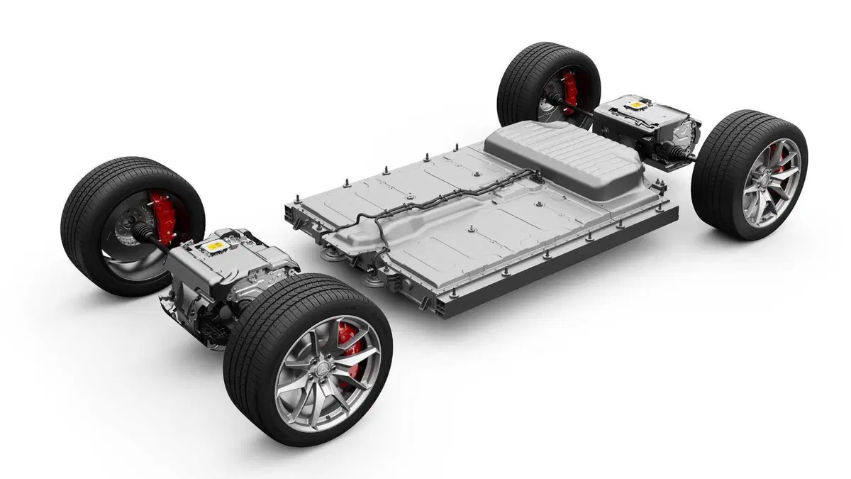 Dodge Charger Daytona EV: la prima muscle car a batterie (ma c'è anche a benzina)   (16)