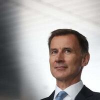 Gran Bretagna, niente più incentivi per modelli elettrici 