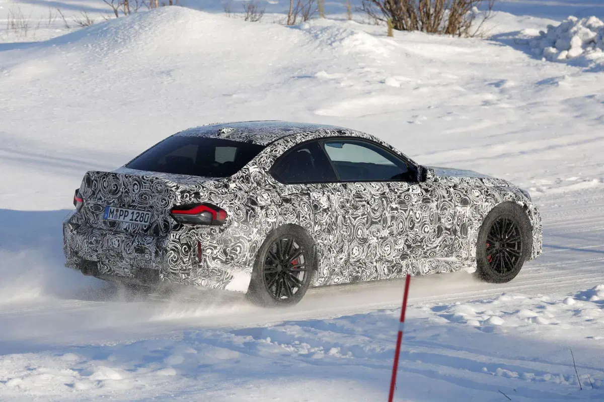BMW M2 CS, ecco il prototipo della futura serie limitata [Foto Spia] (2)
