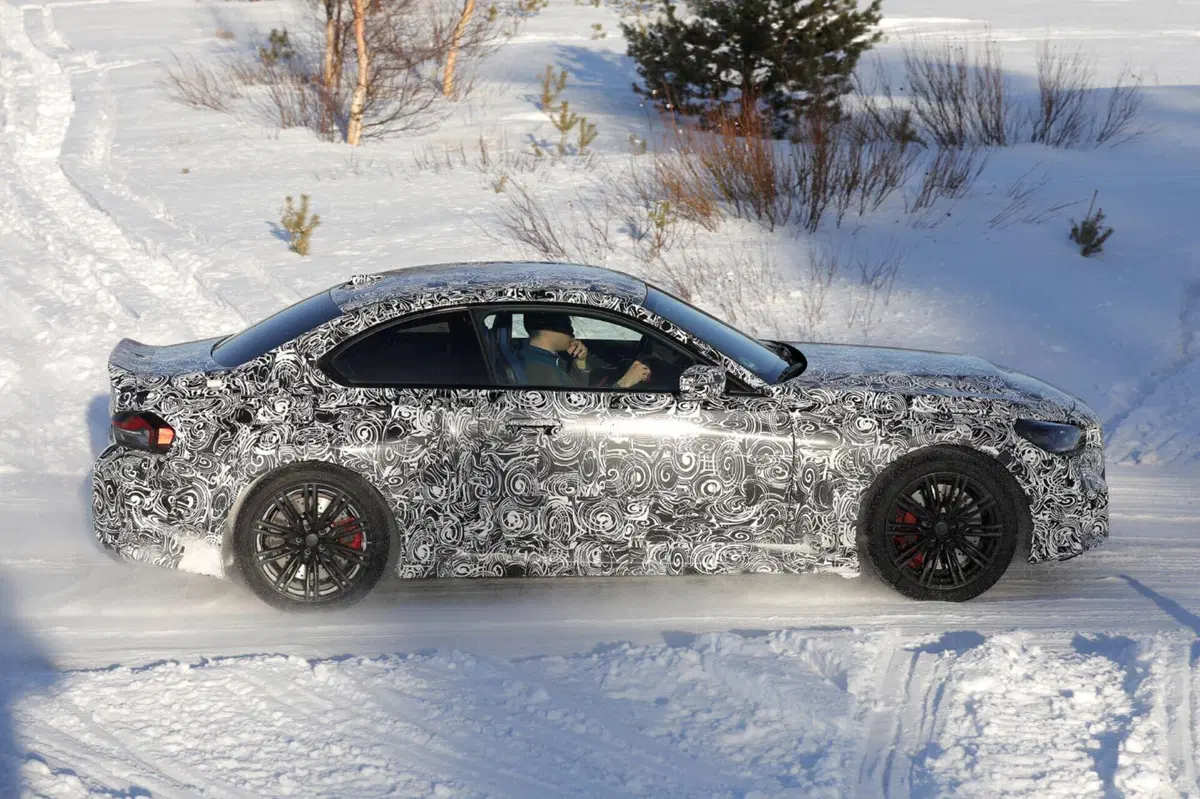 BMW M2 CS, ecco il prototipo della futura serie limitata [Foto Spia] (5)