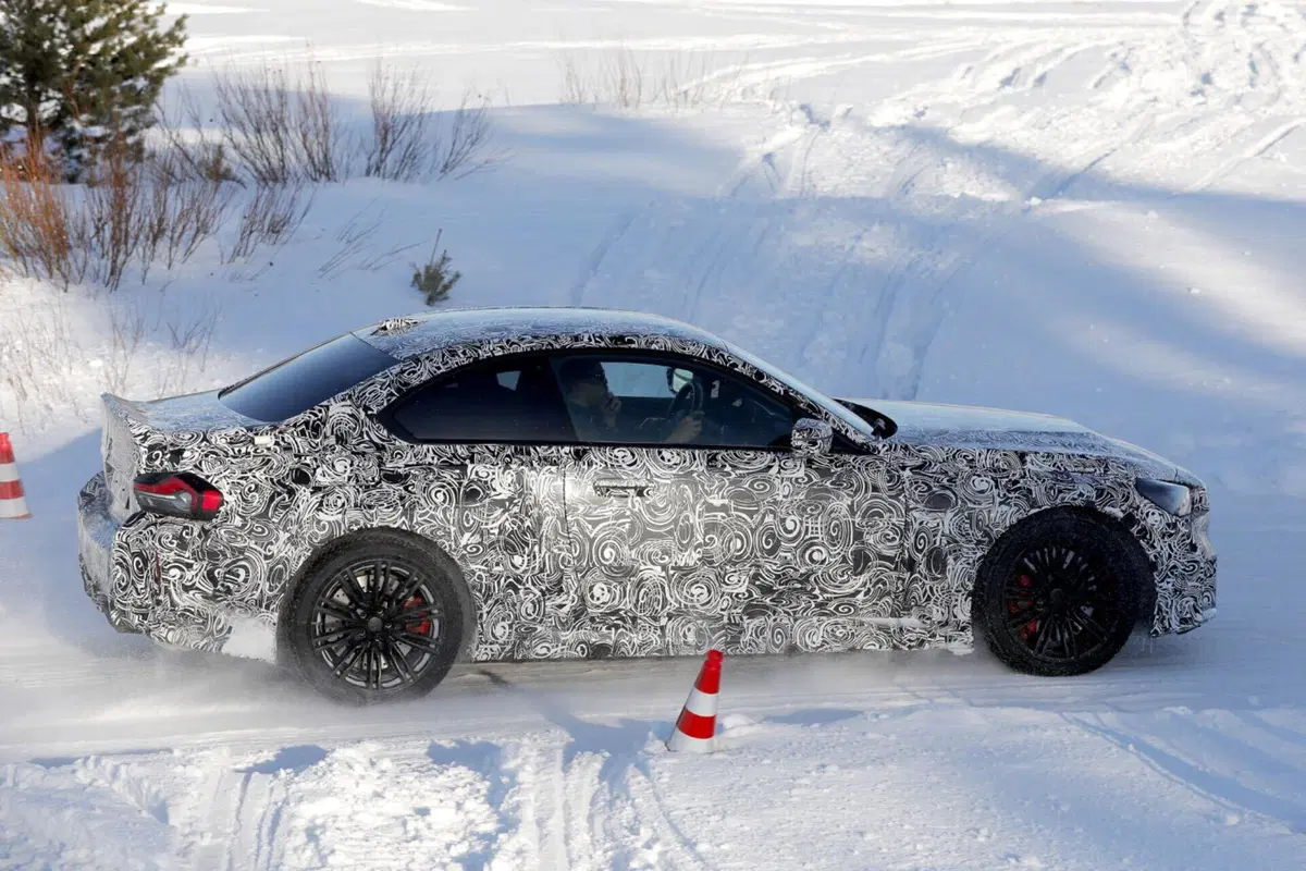 BMW M2 CS, ecco il prototipo della futura serie limitata [Foto Spia] (7)