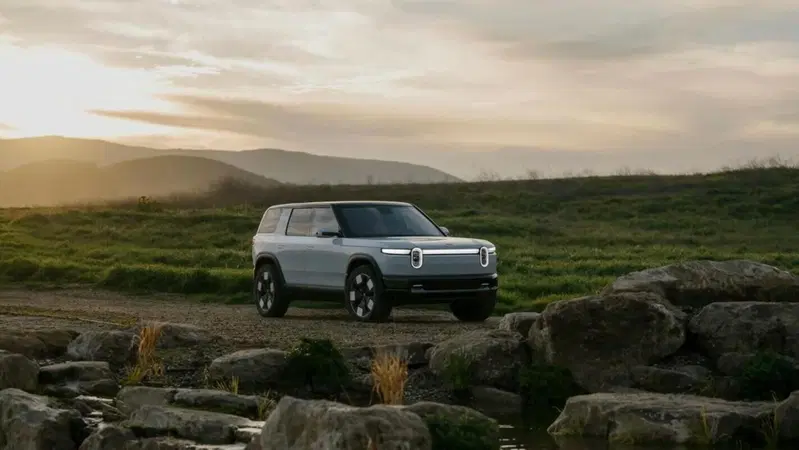 Rivian: perde 40 mila dollari per ogni auto venduta, ma arriva la "piccola" R2