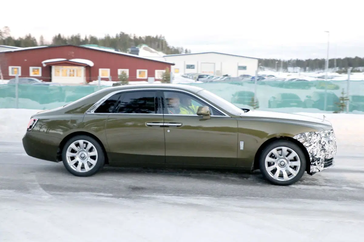 Rolls Royce Ghost, ecco il nuovo facelift [Foto Spia] (2)