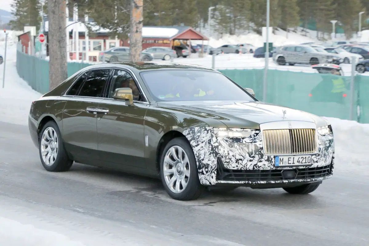 Rolls Royce Ghost, ecco il nuovo facelift [Foto Spia] (3)