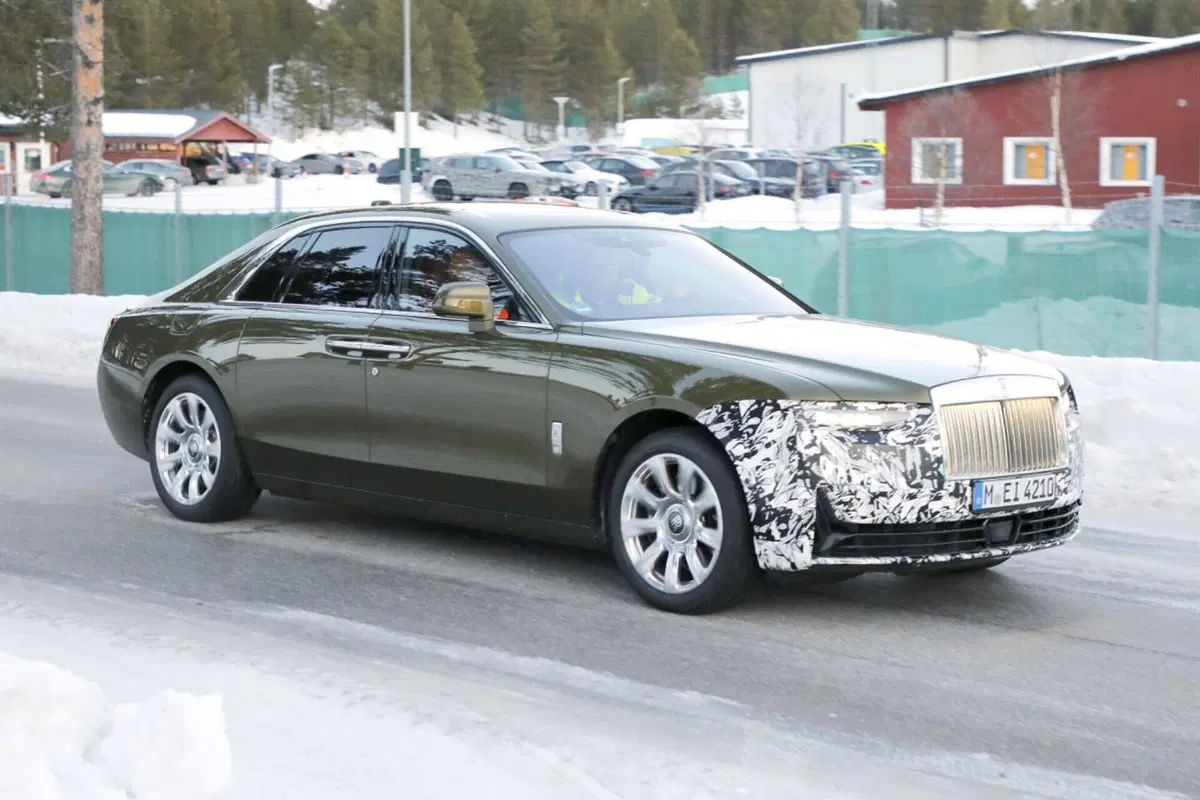Rolls Royce Ghost, ecco il nuovo facelift [Foto Spia] (5)