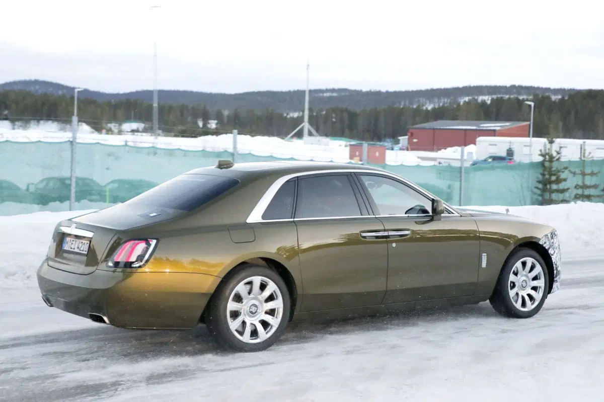 Rolls Royce Ghost, ecco il nuovo facelift [Foto Spia] (7)