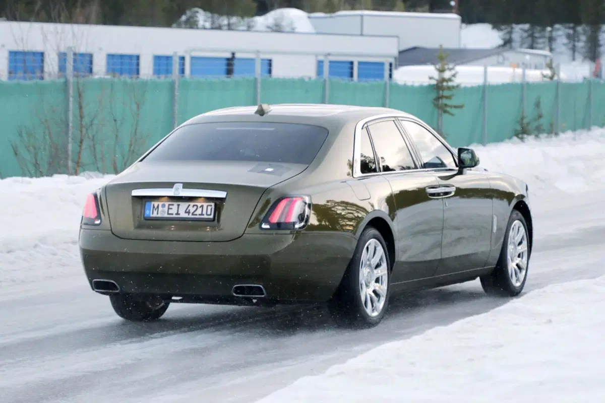 Rolls Royce Ghost, ecco il nuovo facelift [Foto Spia] (8)