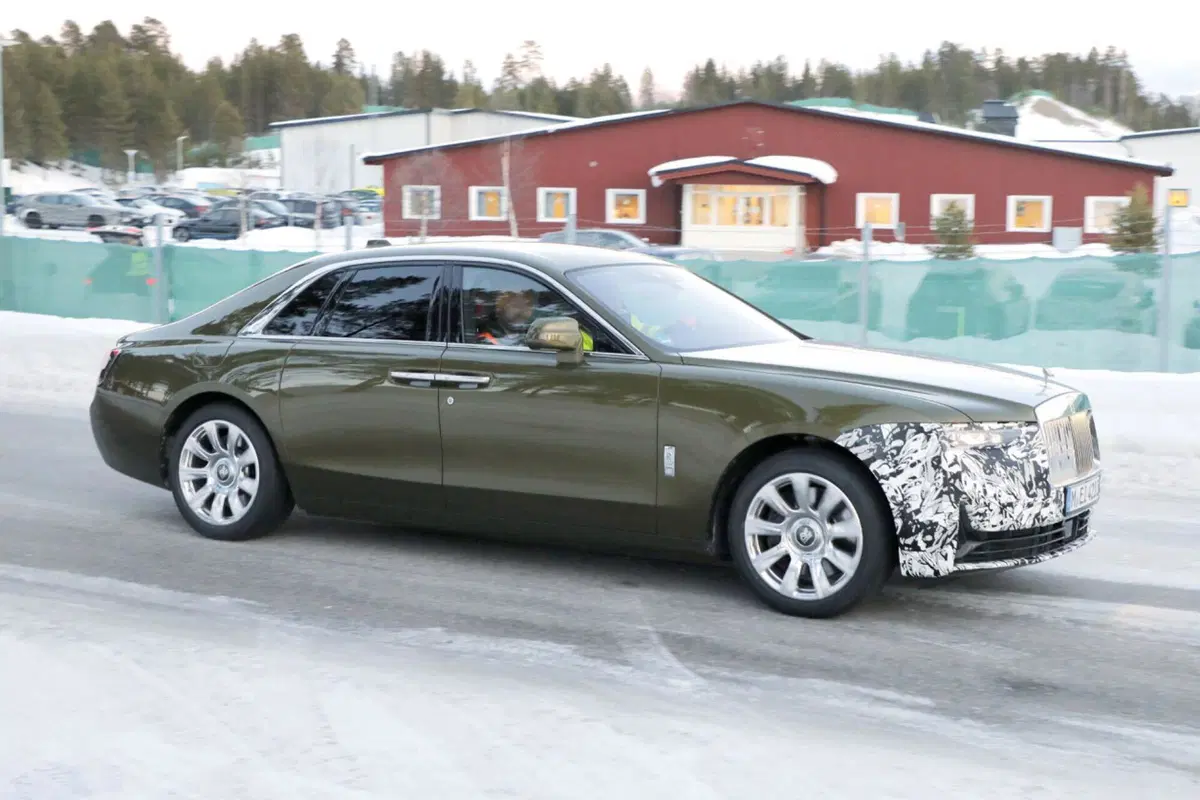 Rolls Royce Ghost, ecco il nuovo facelift [Foto Spia] (11)