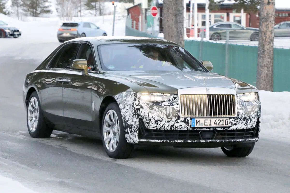 Rolls Royce Ghost, ecco il nuovo facelift [Foto Spia] (9)