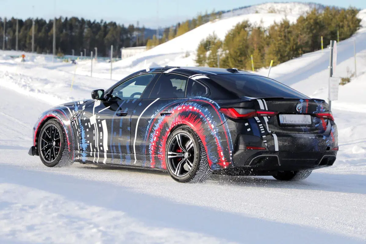 BMW i4 M, l’elettrica avrà 1.200 Cv e quattro motori [Foto Spia] (4)