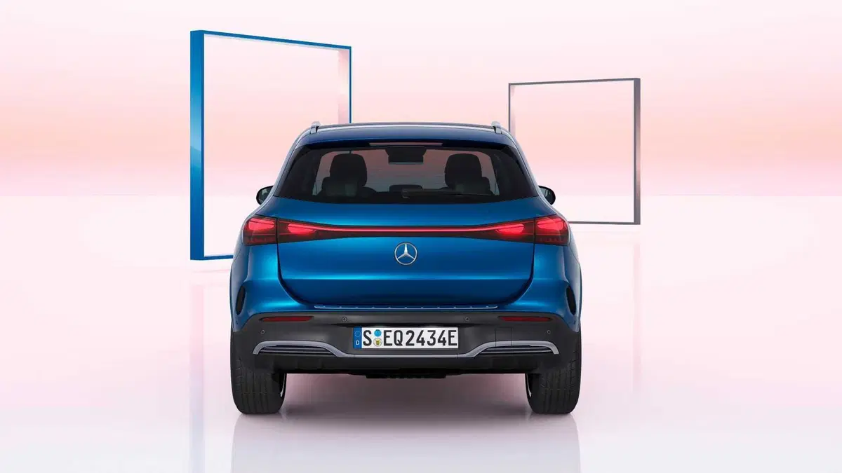 Mercedes-Benz EQA (4)