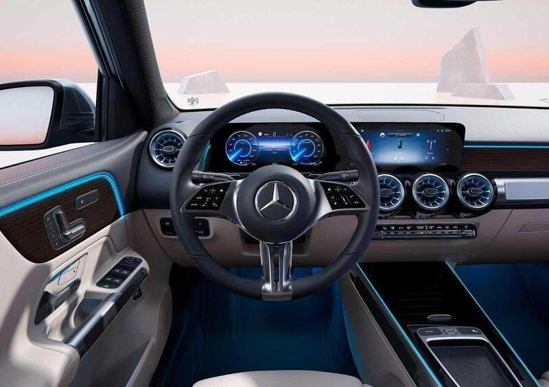 Mercedes-Benz EQA (2021-->>) (8)