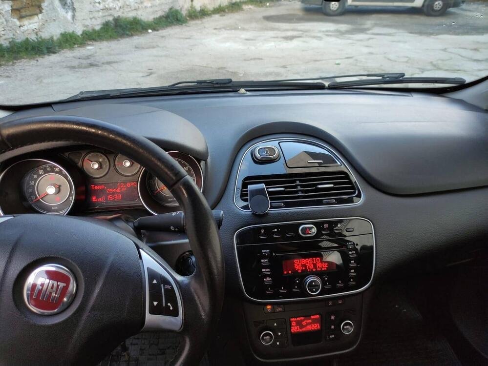 Fiat Punto Evo 1.4 5 porte Emotion Natural Power del 2010 usata a Pagani (2)