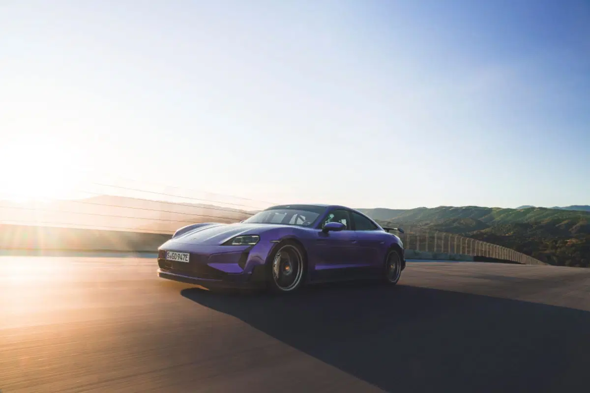 Porsche Taycan Turbo S: è la più potente di sempre, 0-100 in 2,2 secondi (4)