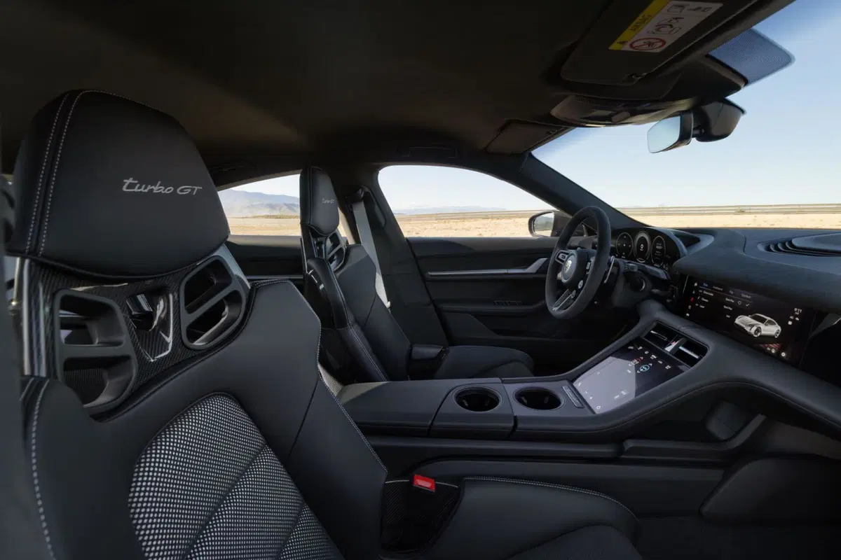 Porsche Taycan Turbo S: è la più potente di sempre, 0-100 in 2,2 secondi (9)
