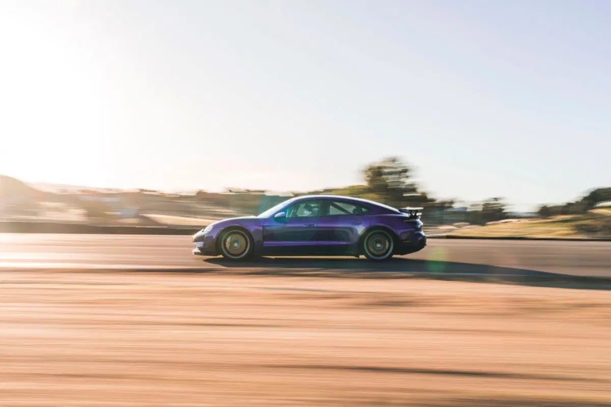 Porsche Taycan Turbo S: è la più potente di sempre, 0-100 in 2,2 secondi (11)