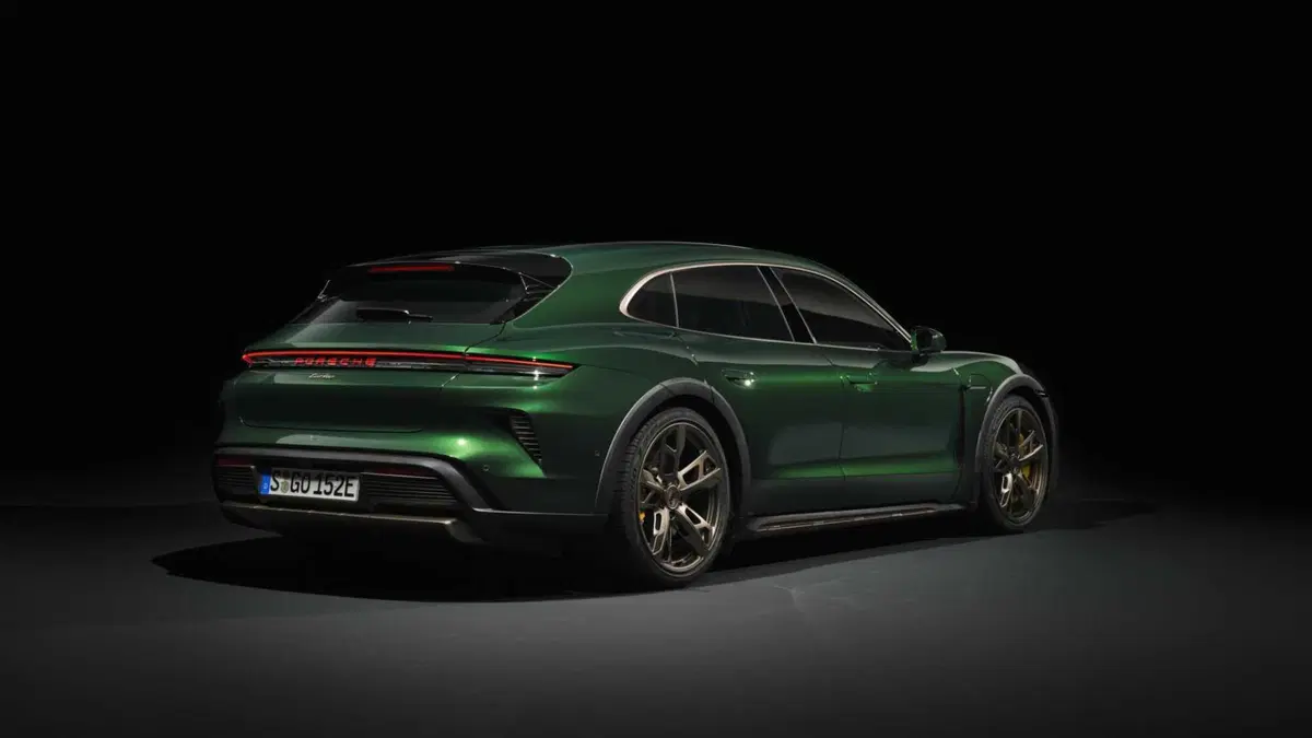 Porsche Taycan Cross Turismo (2021-->>) (2)