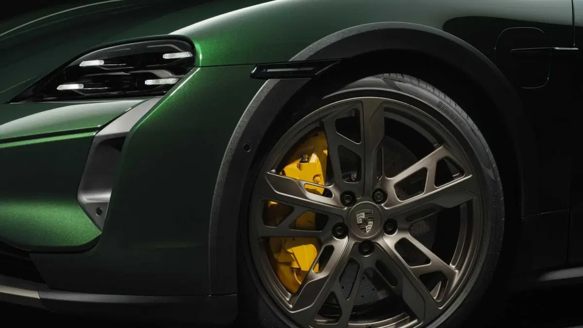Porsche Taycan Cross Turismo (2021-->>) (8)