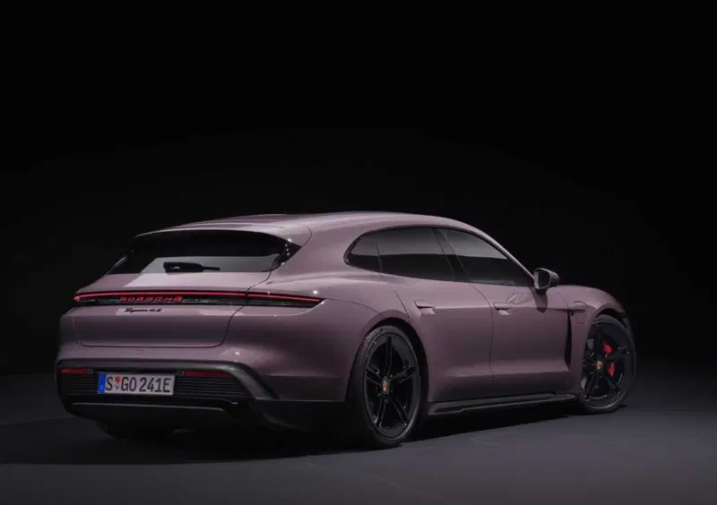 Porsche Taycan Sport Turismo (2021-->>) (2)