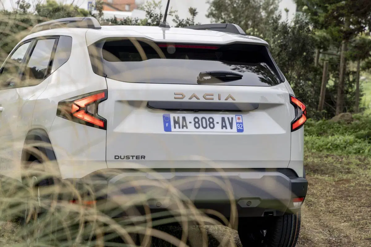 Dacia Duster 2024: aprono gli ordini da 19.700 euro (5)