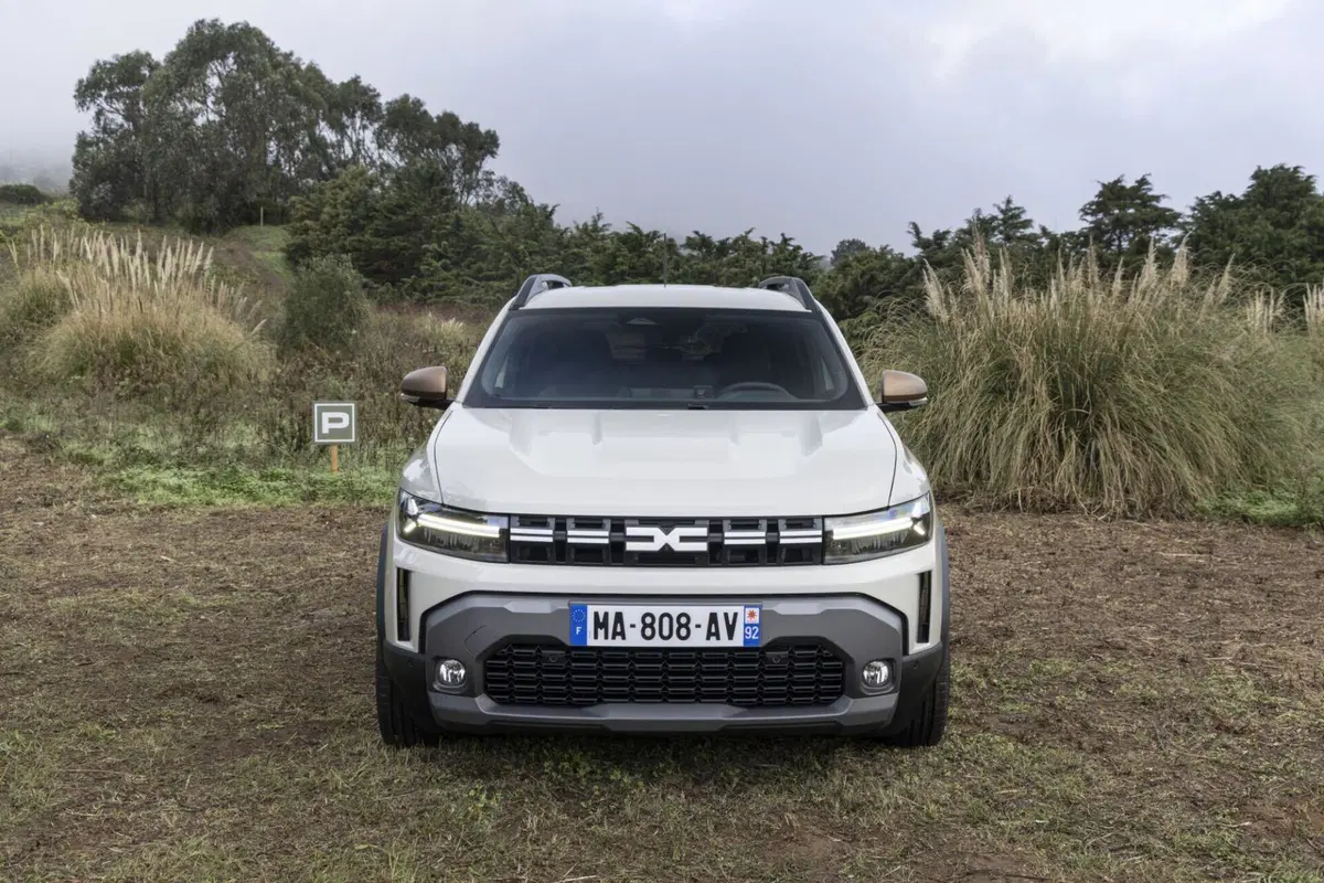 Dacia Duster 2024: aprono gli ordini da 19.700 euro (9)