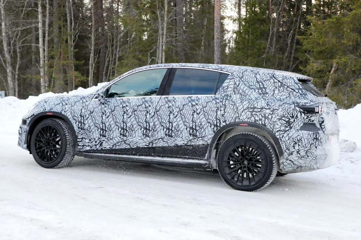 Mercedes AMG GLC, nel 2026 ci sarà l’elettrica AMG EQC [Foto Spia] (2)