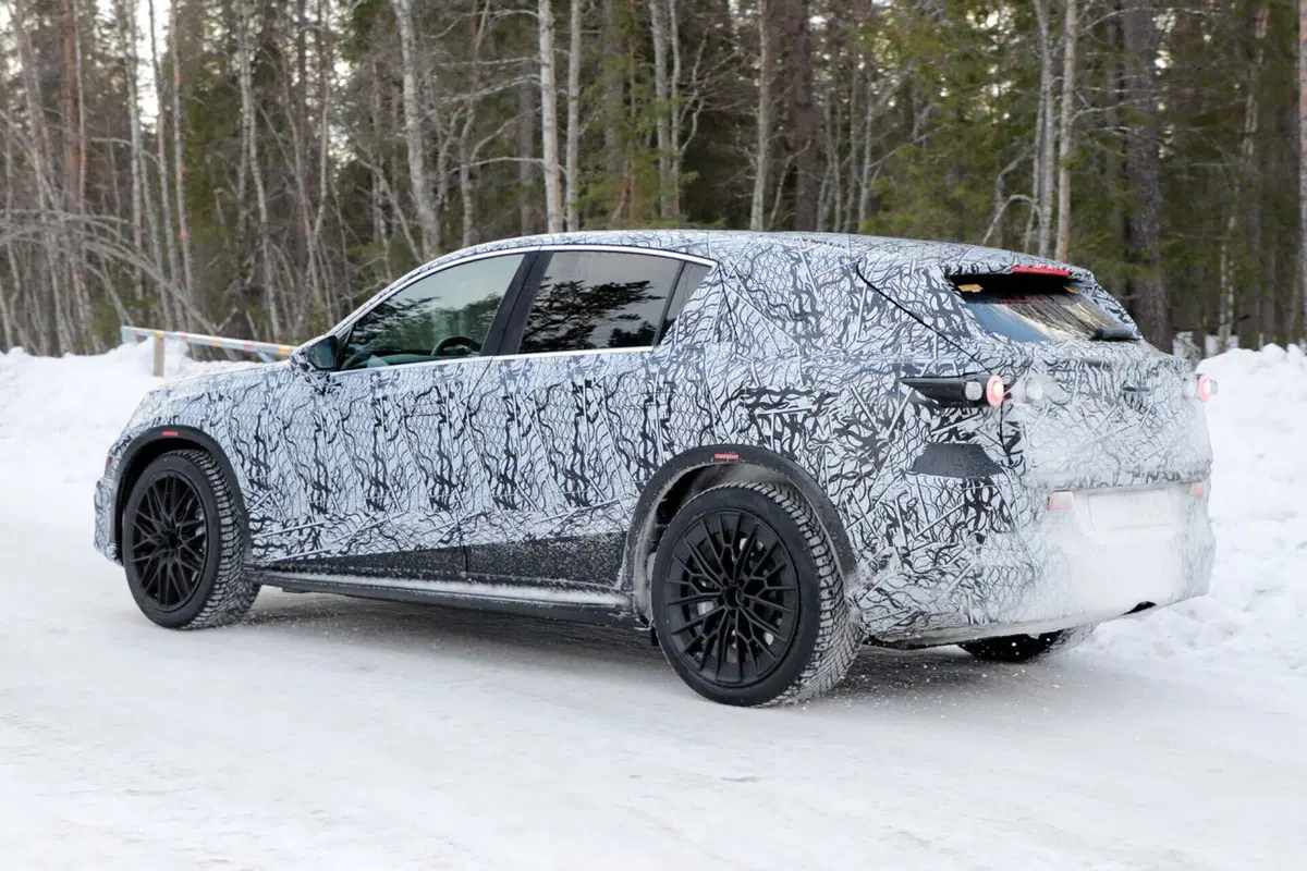 Mercedes AMG GLC, nel 2026 ci sarà l’elettrica AMG EQC [Foto Spia] (10)