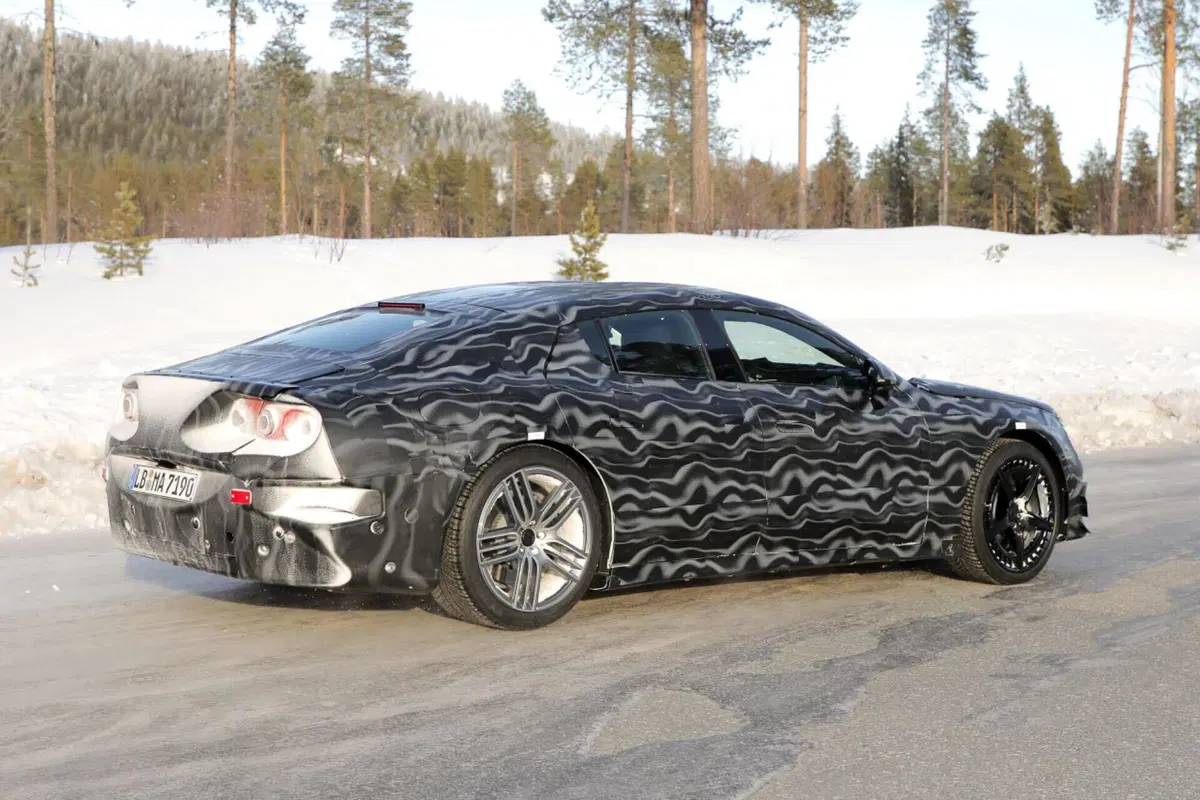 Mercedes AMG GT 4 porte, ecco le nuove foto spia dell’elettrica (7)