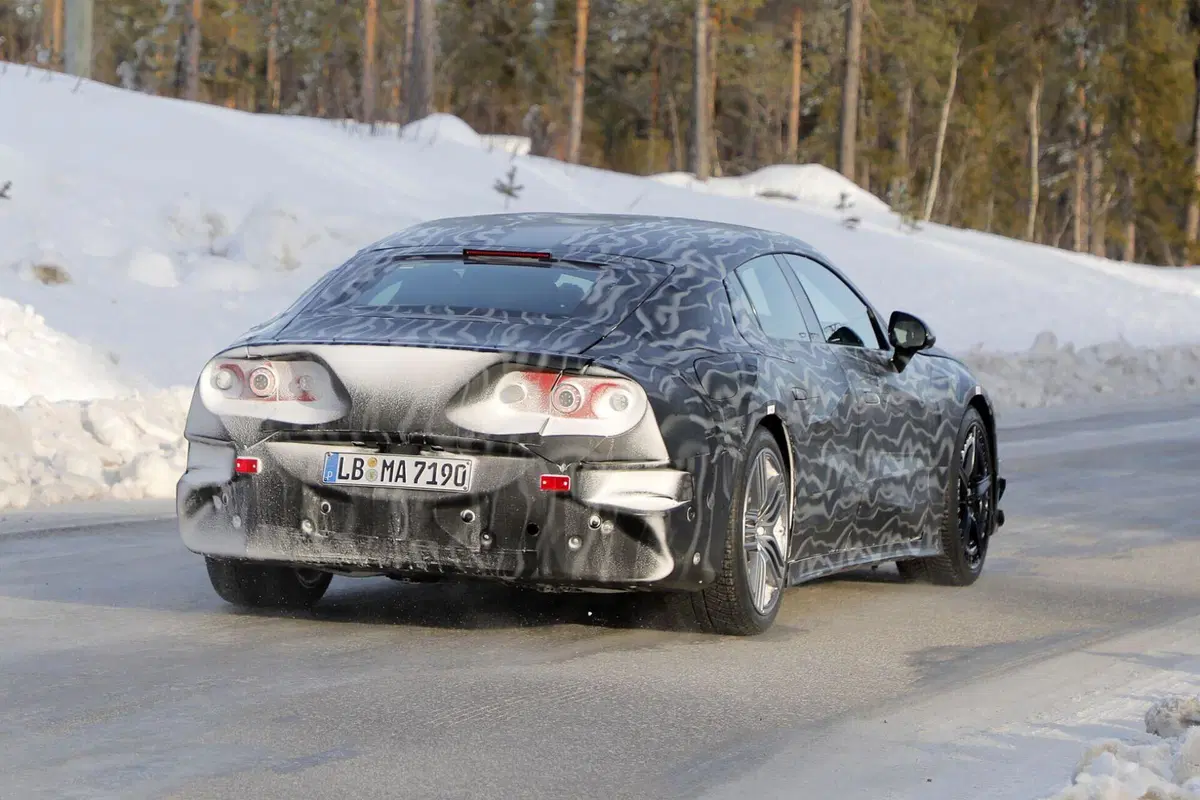 Mercedes AMG GT 4 porte, ecco le nuove foto spia dell’elettrica (6)