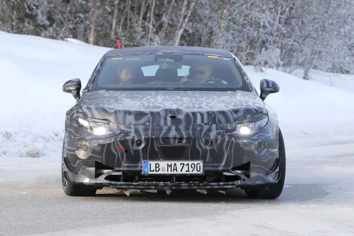Mercedes AMG GT 4 porte, ecco le nuove foto spia dell’elettrica (9)