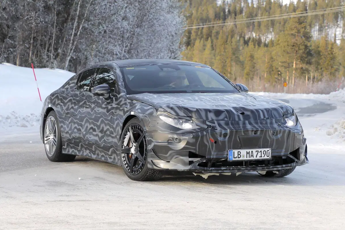Mercedes AMG GT 4 porte, ecco le nuove foto spia dell’elettrica (10)