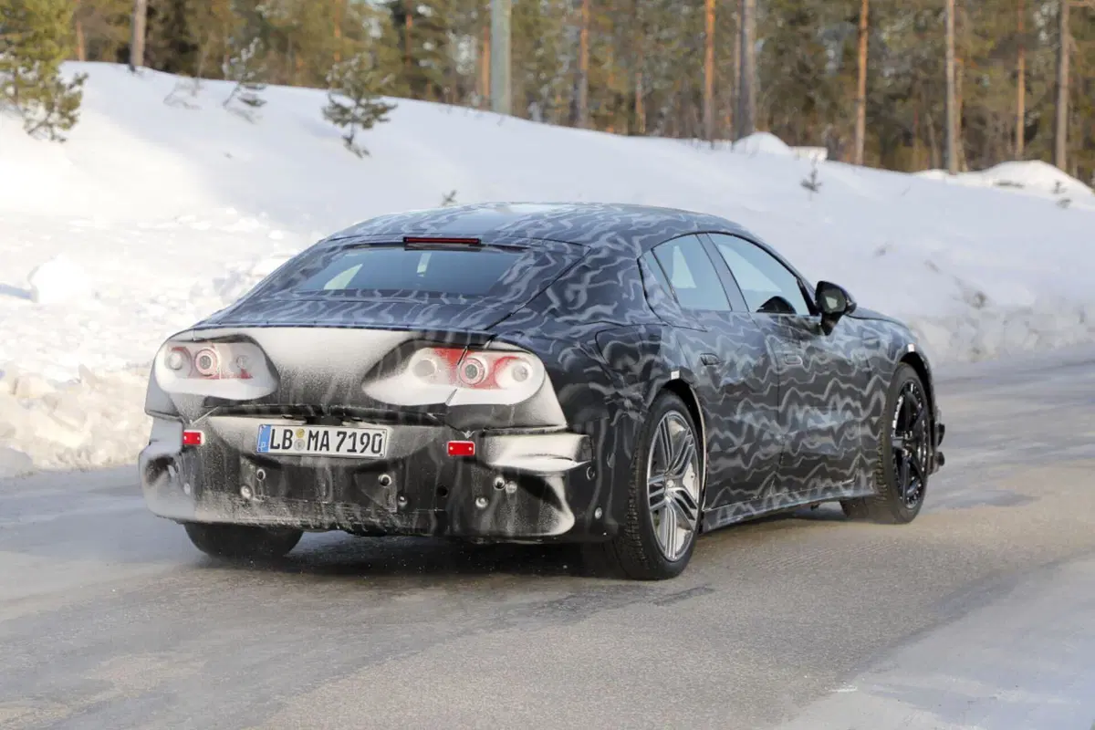 Mercedes AMG GT 4 porte, ecco le nuove foto spia dell’elettrica (11)