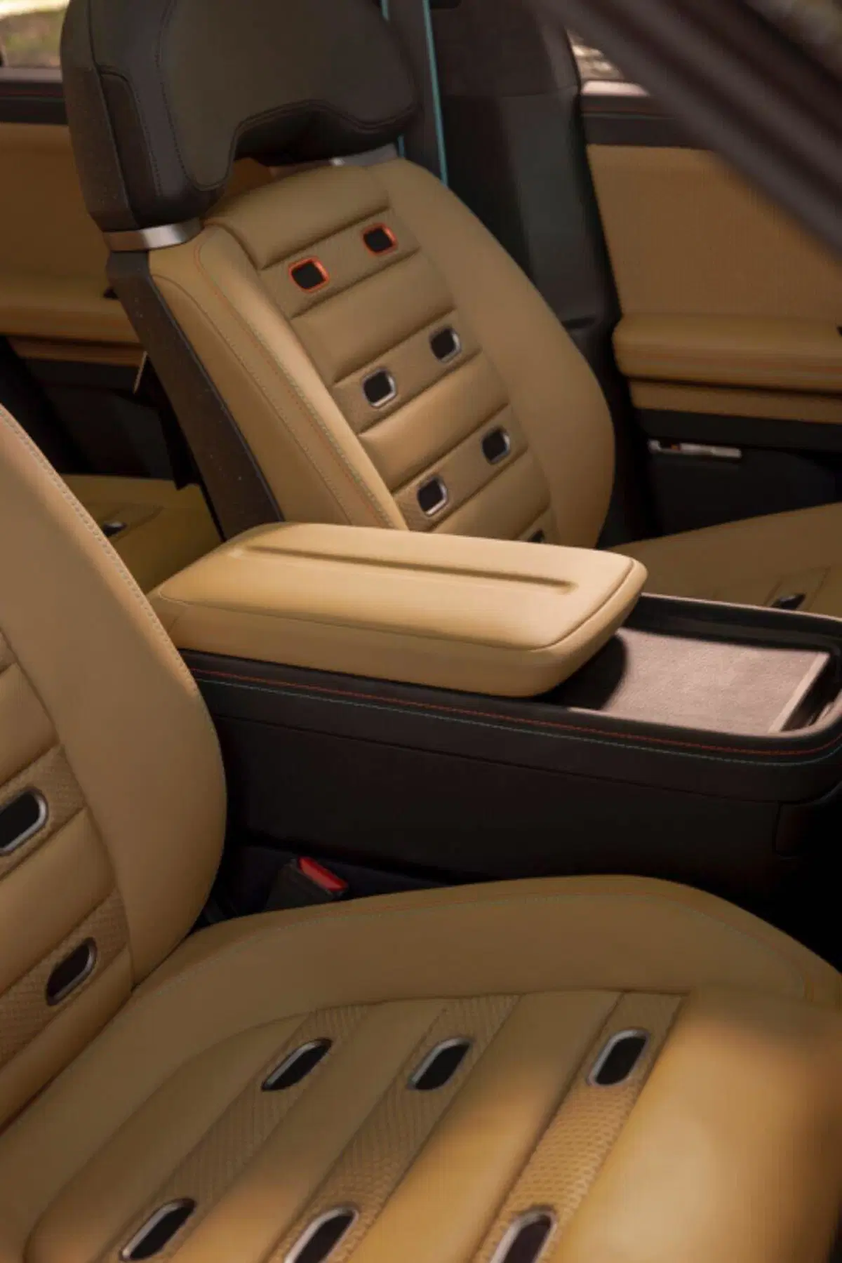 Rivian R3X: design oltre ogni aspettativa (8)