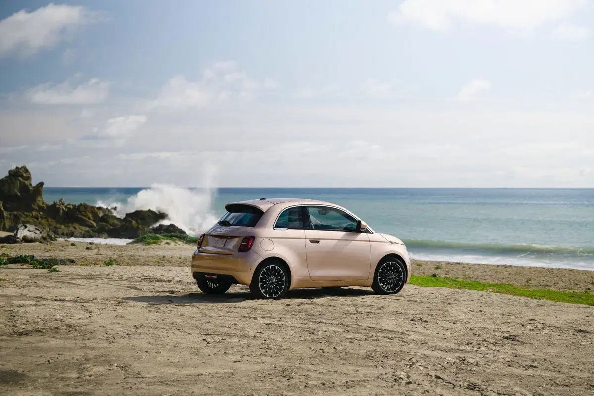 Fiat 500e: due versioni speciali. Una ha Andrea Bocelli 'dentro' (7)