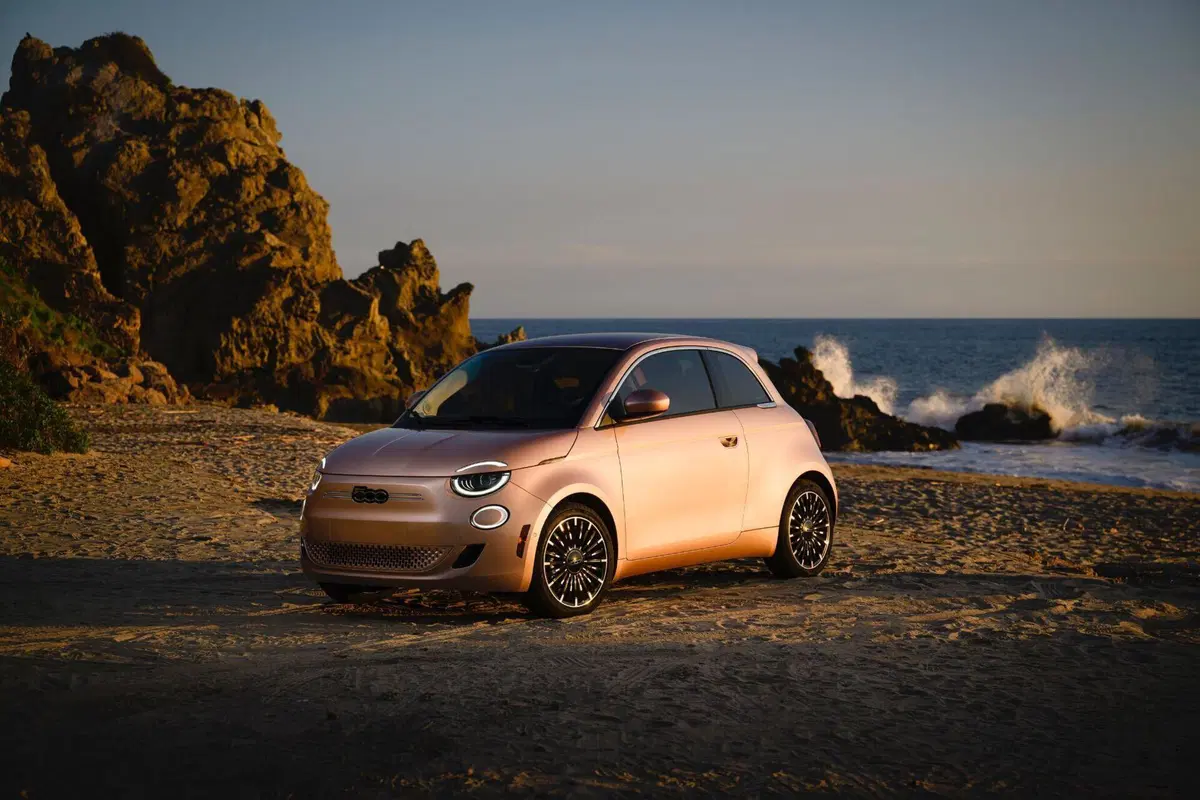 Fiat 500e: due versioni speciali. Una ha Andrea Bocelli 'dentro' (8)