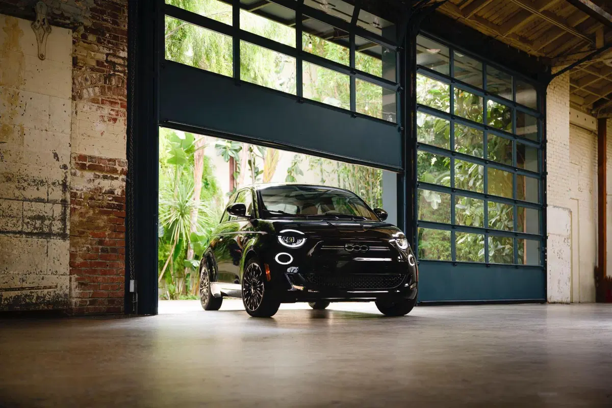 Fiat 500e: due versioni speciali. Una ha Andrea Bocelli "dentro"