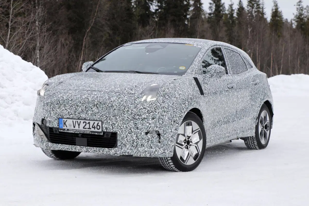 Ford Puma 2024, la nuova elettrica è quasi pronta [Foto Spia] (2)