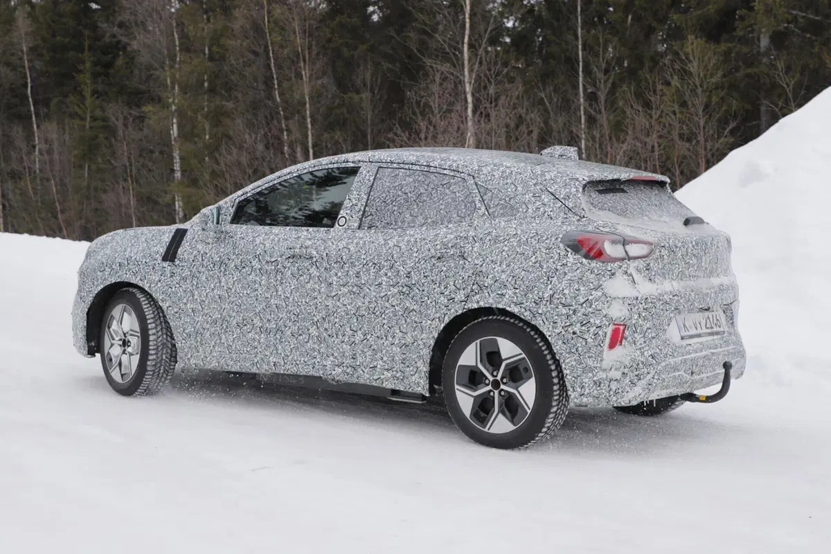 Ford Puma 2024, la nuova elettrica è quasi pronta [Foto Spia] (4)