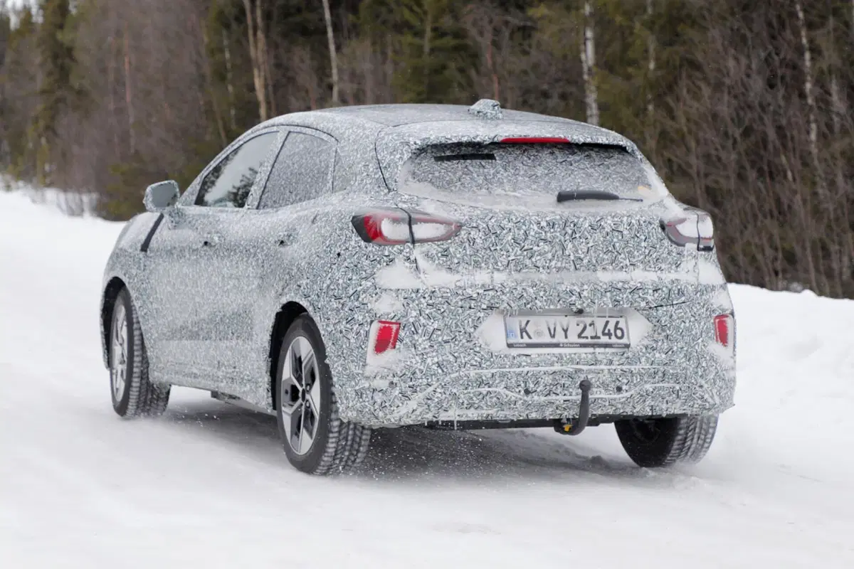 Ford Puma 2024, la nuova elettrica è quasi pronta [Foto Spia] (6)