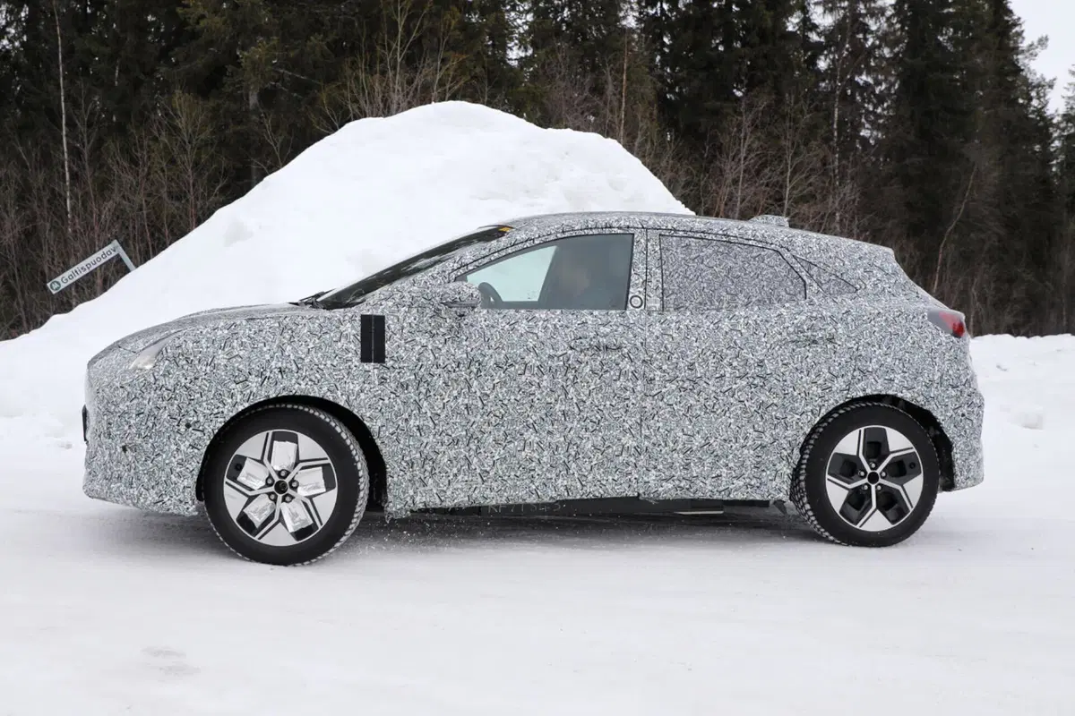 Ford Puma 2024, la nuova elettrica è quasi pronta [Foto Spia] (7)