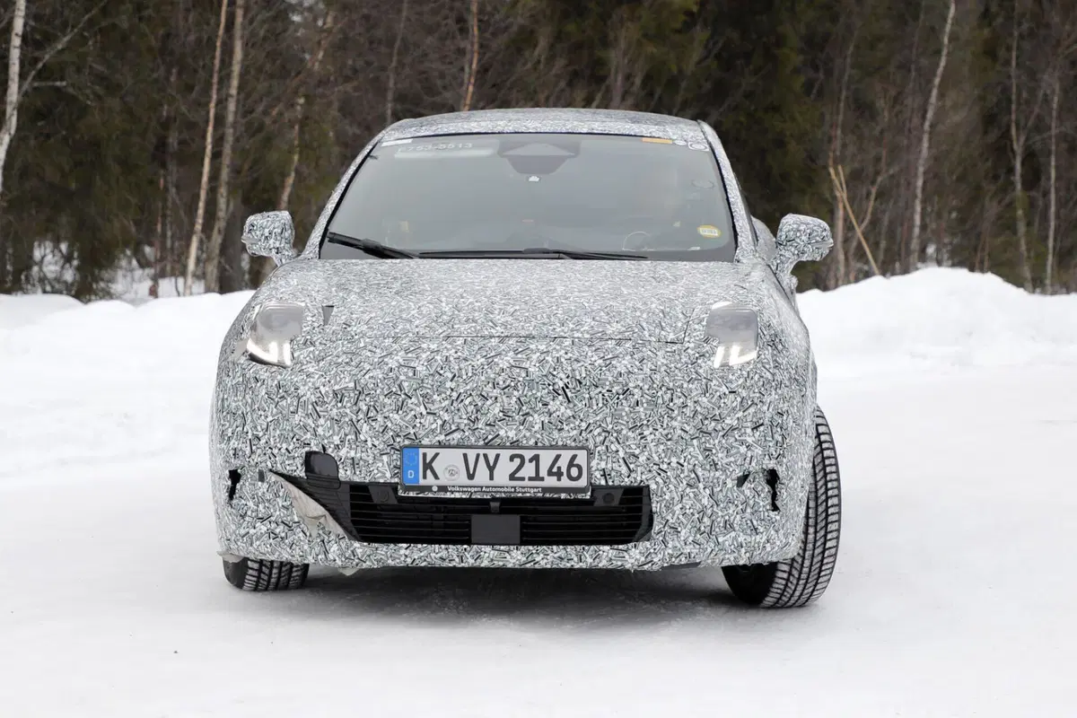 Ford Puma 2024, la nuova elettrica è quasi pronta [Foto Spia] (11)